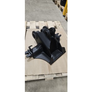 Brakett for feste av fres, utstyrsbærer 828 std