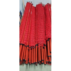 Avsperringsnett B, 15x2m 7x7cm maskevidde Rød ferdig montert med 9 stk staur